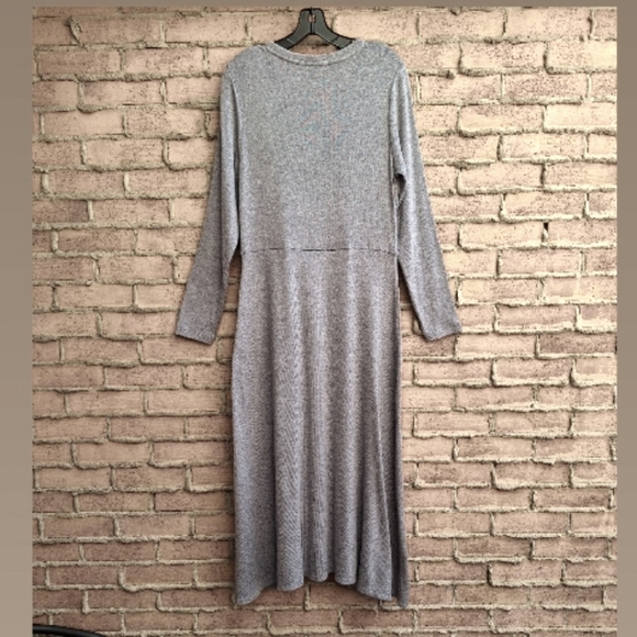 Banana Republic Ribbed Knit Midi Dress in Grey - Picture 8 of 12
